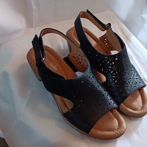 Easy Spirit Blaçk Cutout Sandals for Women